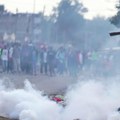 Demonstrant upucan na neredima protiv američkog centra za ebolu u Keniji /uznemirujući snimak/