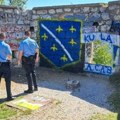 Grafiti mržnje i ratna zastava tzv. armije RBiH na zidinama tvrđave u Zvorniku