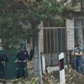Telo pronađeno u rupi za šaht! Horor u Karlovčiću, policija na licu mesta (foto)