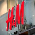 Modni div H&M povukao reklamu nakon optužbi za seksualiziranje djece