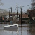 Poplavni talas se širi rusijom: Ulice se pretvorile u reke, nabujala voda preti velikom broju domaćinstava (foto/video)