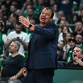 Ataman izazvao skandal i nazivao navijače gadovima, pa dobio odgovor: „Neka ga obuzdaju, u stranoj je zemlji“