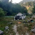 Prva slika sa mesta nesreće kod nikšića: Vozač izgubio kontrolu i sleteo sa puta, poginuli majka i maloletno dete