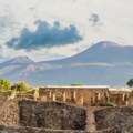 Turistima zbog požara zabranjen prilazak Vezuvu