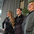 Viki okupila estradu na punoletstvu sina: Kompozitor doveo 30 godina mlađu devojku, pevač u džipu od 100.000€