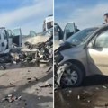 Lančani sudar na Batajničkoj petlji ka Novom Sadu: Ima teško povređenih lica, delovi rasuti na sve strane (Foto)