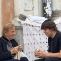"Ја ћу да ти дам, али..." Лука је пришао баки која је седела на улици, њен потез расплакао је Србију
