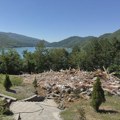 A kleo se Vučić da Gazivode "neće dati": Upali sa dugim cevima, pa počeli da ruše motel porodice Jakšić