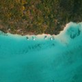 Bizaran prizor u Bibinju: Ljudi u šoku zbog onoga čime je čovek odlučio da zagradi svoj deo plaže