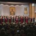 Hor „Glinka“ nastupio pred punim Svetosavskim domom u Nišu