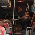 Autobus sa Jurinim radnicima udario u prodavnicu