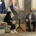 "Mnogo mi je žao, nadam se da će Vaša ispovest biti signal... " Vučić se oglasio na Instagramu posle susreta sa porodiljom…