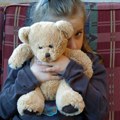 Užas u Beogradu, majka zapustila maloletne ćerke Pustila je svog dečka da seksualno zlostavlja jednu od njih