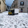 (FOTO) Dubrovnik okovan ledom: Kiša i grad pogodili prestonicu hrvatskog turizma