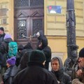 SKC u blokadi odgovorio Ani Brnabić: Zastava je izložena kako je i pronađena, upravi je služila kao omot