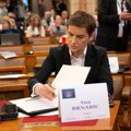 Na kom jeziku je Ana Brnabić završila školu u Americi? Pošto na engleskom sigurno nije, poslušajte je samo kako priča…
