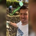 Nikola Rokvić se latio ašova a Bojana pije rakiju: Dok pevač jedva dolazi do vazduha, ona nazdravlja žestinom