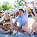 Smeštaj za samo 30 evra, ručak za šest, pivo tri… Ovo crnogorsko letovalište ima i tri najlepše plaže gde ćete zaboraviti na…