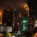 Najmanje 13 osoba nastradalo u požaru u stambenom kompleksu (video)