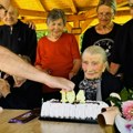 Čita bez naočara i još dobro čuje: Baka Natalija iz Niša, na Dan mladosti, proslavila 104. rođendan