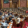 Opozicija lupa šakama o sto i opstruiše izaganje ministarke Đurđević Samenkovski