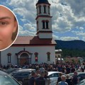 Dragana stradala bežeći od plamena u Omišu, danas ispraćena na večni počinak: Prizor sa sahrane slama srce (foto)