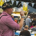 Litar piva i do 16 evra Kapije OKTOBERFESTA nisu ni otvorene, a REKORDI već pali! Na udaru ludačkih cena i bezalkoholna pića i…