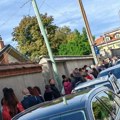 Dijaspora u redovima čeka na glasanje u Trstu: Očekuje se dolazak grupe leskovačkih maturanata