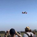 VIDEO Pogledajte trenutak pada aviona u Mađarskoj: Ljudi ostali šokirani prizorom, stradale dve osobe