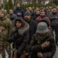 Zelenski u poseti borcima na frontu, žestoke borbe u Donjecku, Rusija odbija razmene zarobljenika
