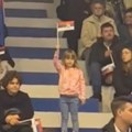 Prizor koji topi srca! Ona je najmlađa podrška listi "Aleksandar Vučić - Srbija ne sme da stane" (video)