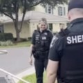 Krvoločni predator zakucao na vrata, a onda je usledila neobična scena Američka policija sve snimila (video)