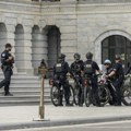 Uhapšeno oko 60 veterana i drugih demonstranata ispred Kapitola zbog protesta