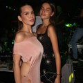 (Foto) Hana Ikodinović pokazala tetovažu na boku: U provodu sa ćerkom Zdravka Čolića, ne zna se koja je lepša - svi se okreću…