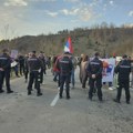 Blokiran prelaz Jarinje, policija formirala kordon