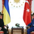 Zelenski u Istanbulu obećao jačanje bezbednosne saradnje Ukrajine i Turske