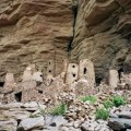 Ритам пејзажа: Насеља уткана између облака и стена