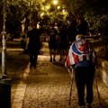 Ima 71 godinu, invalid je i na štakama, ali ne propušta nijednu utakmicu Crvene zvezde: Emotivna fotka posle meča sa Larnom…