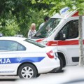 Muškarac preti da će skočiti sa mosta u Batajnici: Vatrogasci pokušavaju da ga spreče