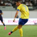 (VIDEO) Sudija se probudio: Al Nasr imao tri penala, Ronaldo iskoristio dva, a treći prepustio saigraču – stativa