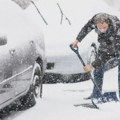 Čišćenje snega: Kako što lakše obaviti ovaj posao i izbeći povrede?