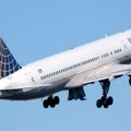 Prizemljen avion United Airlines-a zbog "biološke opasnosti": Putnici počeli da povraćaju, za njima i posada