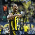 Fenerbahče „zaključao“ desetkovani Real u derbiju