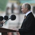 Putin: Cela Rusija podržava ofanzivu u Ukrajini