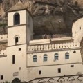 Zašto pod ostrog vernici dolaze bosi i nose vunene čarape na dar? Običaj je star vekovima i strogo ga poštuju i hrišćani…