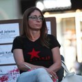Profesorka Marija Vasić koja štrajkuje glađu i žeđu prebačena u bolnicu u Beogradu