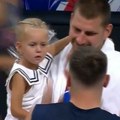 Divno! Nikola Jokić u ruke odmah uzeo ćerkicu, pa prišao Luki Dončiću: Reakcija male Ognjene je hit