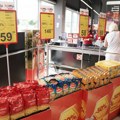 U marketima u Kragujevcu istaknute niže cene proizvoda – građani pozdravljaju uredbu o ograničenju marži