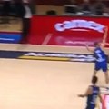 Nestvaran koš Dobrića protiv Budućnosti: Ognjen se zaleteo, pa pogodio od tablu sa pola terena!