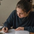 Čak 90 posto ljudi piše desnom rukom: Evolucijski biolozi konačno objasnili zašto je to tako